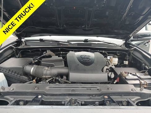 Used 2022 Toyota Tacoma TRD Sport w/ TRD Premium Sport Package AWD/4WD image 37