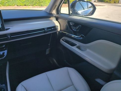 New 2026 Lincoln Corsair Premiere image 17