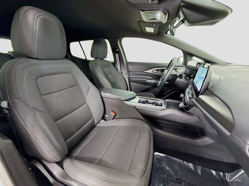 Used 2025 Chevrolet Equinox EV LT image 28