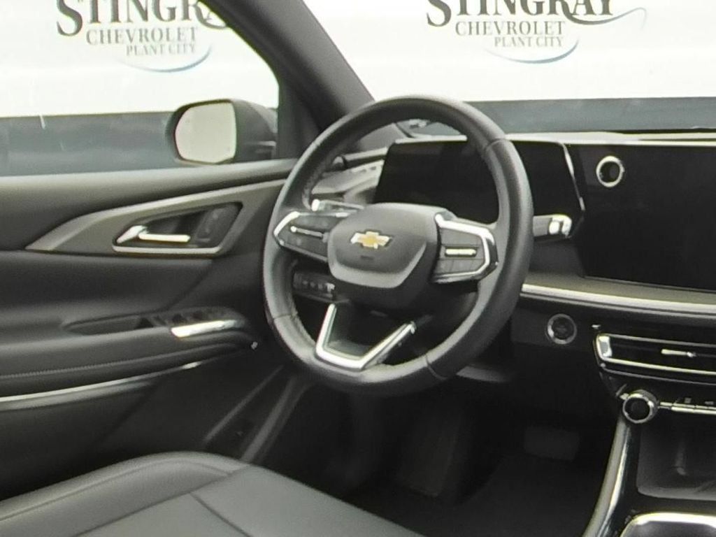 Used 2026 Chevrolet Traverse LT AWD/4WD image 16