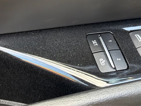 Used 2023 Cadillac Escalade ESV Premium Luxury AWD/4WD image 21