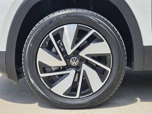 Used 2025 Volkswagen Atlas SEL AWD/4WD image 8