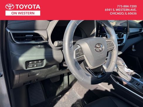 New 2025 Toyota Highlander Limited image 36