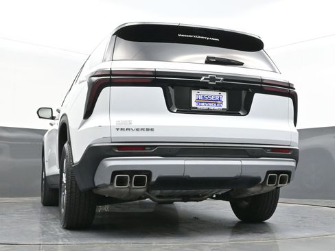 Used 2026 Chevrolet Traverse LT w/ Driver Confidence Package FWD image 37
