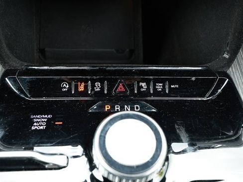 Used 2023 Jeep Wagoneer L Series II AWD/4WD image 19