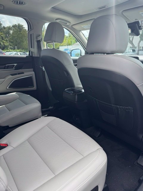 Used 2025 Kia Telluride S FWD image 11