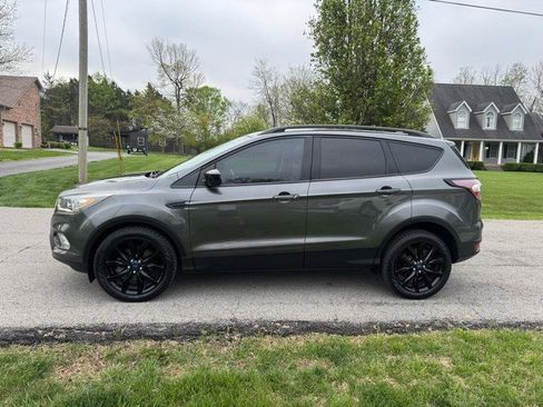 Used 2017 Ford Escape SE w/ SE Sport Appearance Package image 8