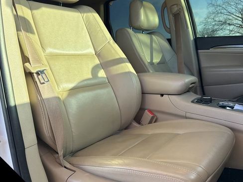 Used 2017 Jeep Grand Cherokee Limited image 31