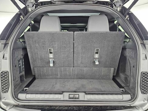 Certified 2024 Land Rover Discovery Dynamic SE image 15