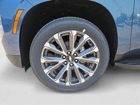 New 2025 Chevrolet Suburban High Country image 19