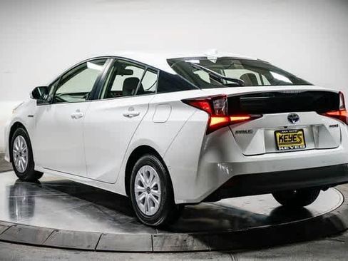 Certified 2021 Toyota Prius L Eco image 2