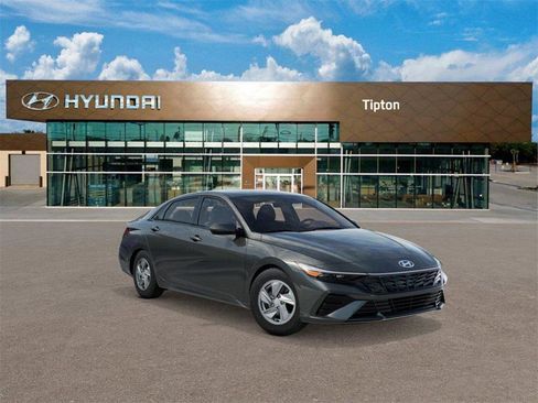 New 2026 Hyundai Elantra SE image 2