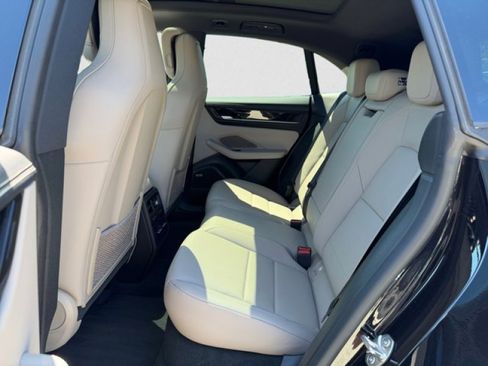 Used 2025 Porsche Macan 4 Electric AWD/4WD image 18