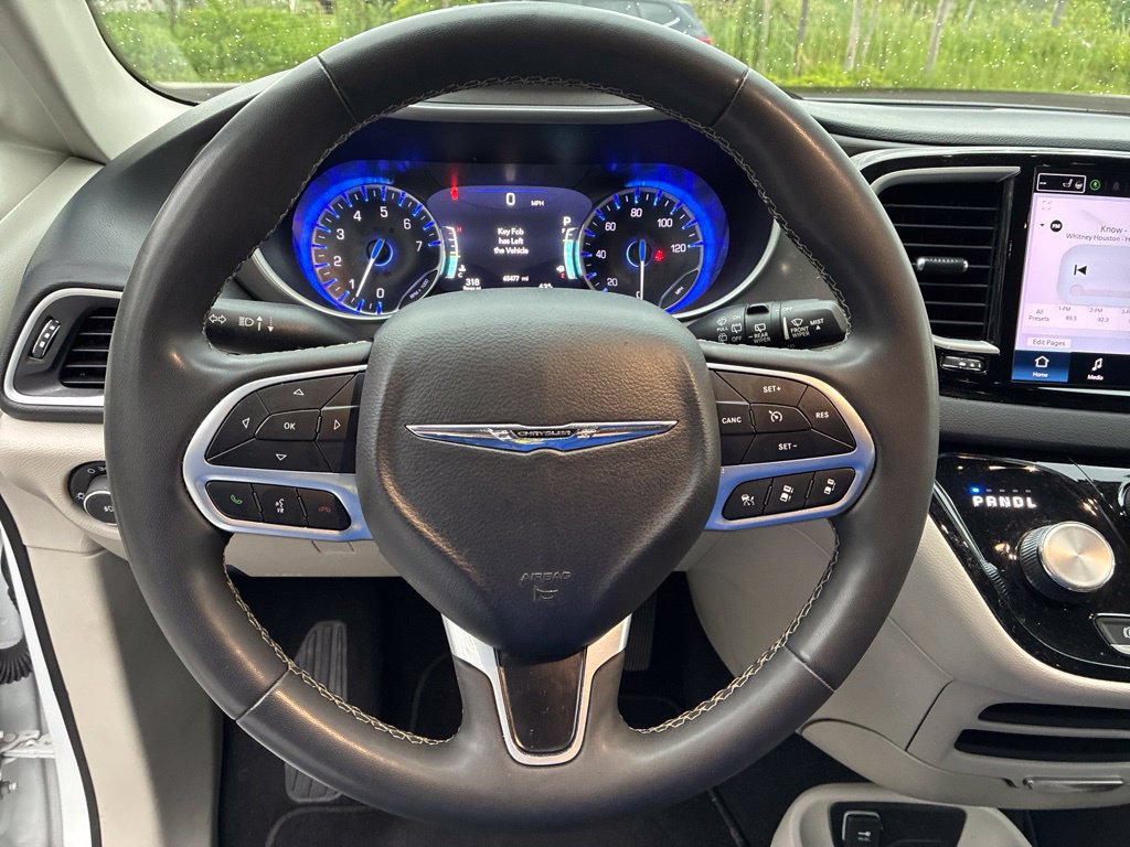 Used 2024 Chrysler Pacifica Touring-L FWD image 21