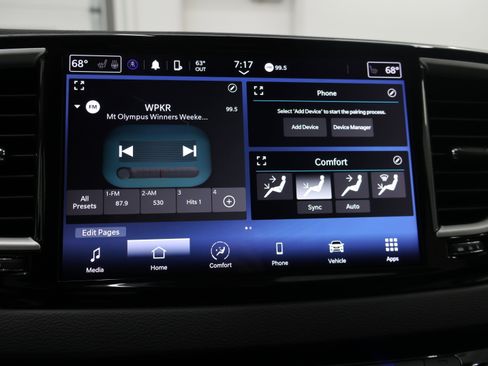 Used 2024 Chrysler Pacifica Touring-L image 49