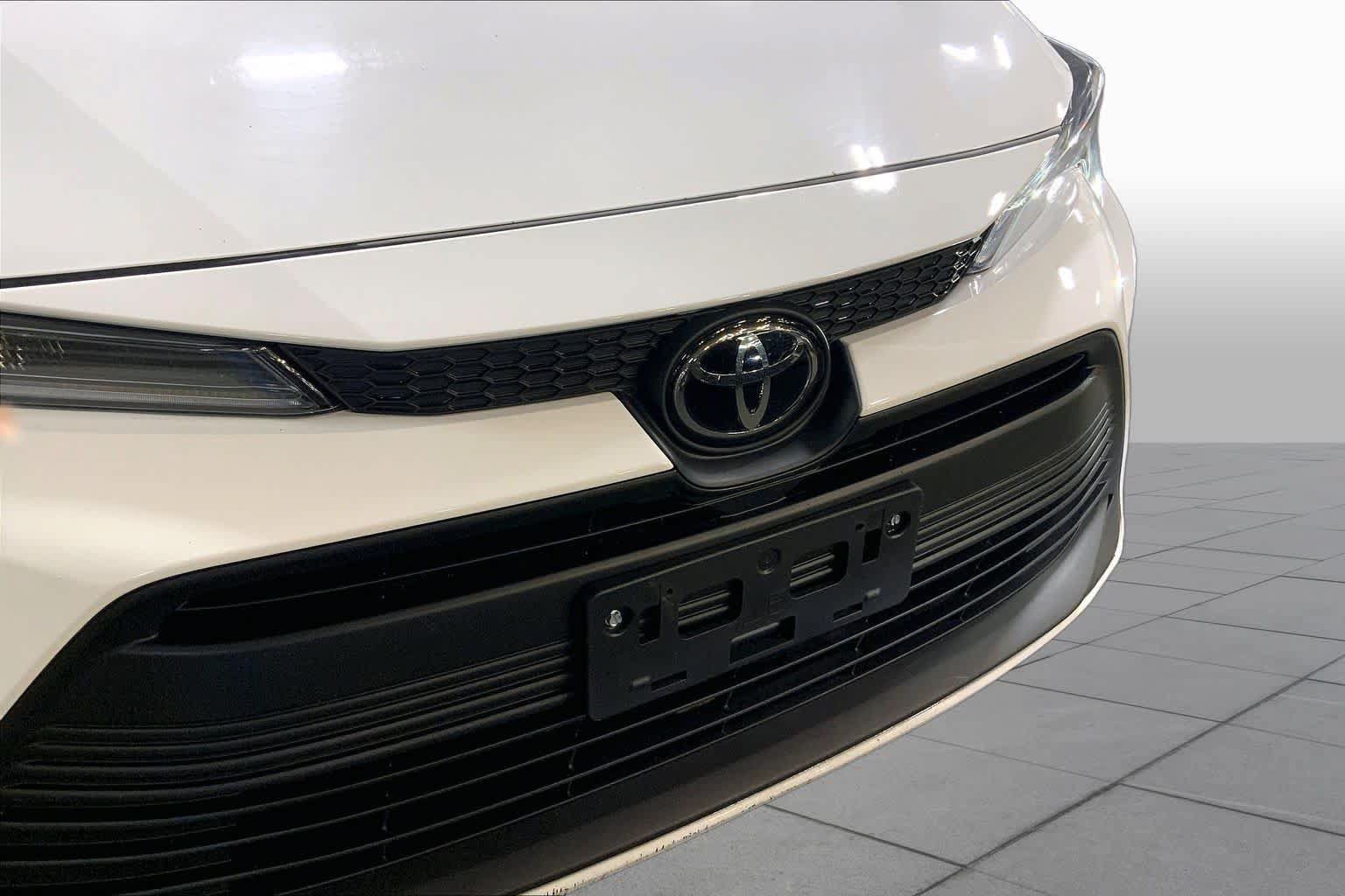 Used 2024 Toyota Corolla LE FWD image 30