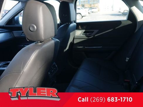 Used 2017 Jaguar XF Premium AWD/4WD image 36