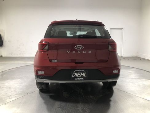 Used 2023 Hyundai Venue SEL image 6