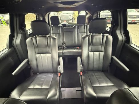 Used 2017 Dodge Grand Caravan GT image 35