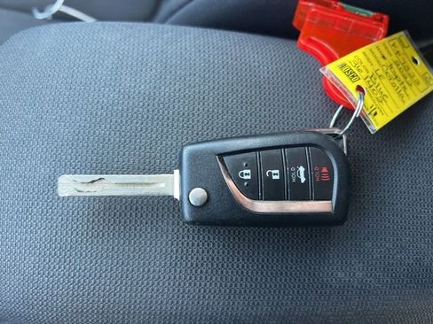 Used 2022 Toyota Corolla LE image 32