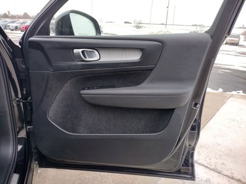 Used 2024 Volvo XC40 B5 Plus image 21