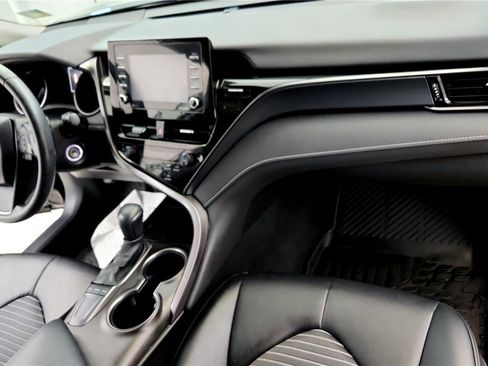 Used 2023 Toyota Camry SE image 16