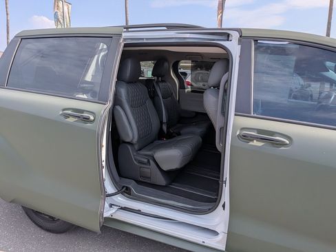 Used 2023 Toyota Sienna XLE image 18