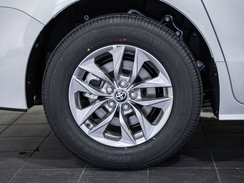 New 2026 Toyota Sienna XLE image 19