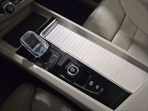 New 2026 Volvo XC60 T8 Ultra w/ Protection Package Premier image 14