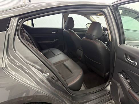 Used 2025 Nissan Altima 2.5 SR FWD image 16