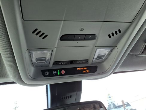 Used 2022 GMC Terrain SLT image 27