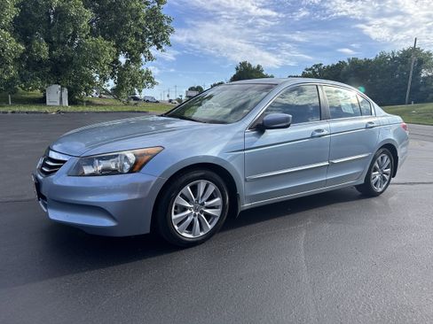 Used 2011 Honda Accord EX image 2