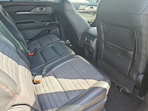 Used 2025 Ford Explorer ST-Line w/ ST-Line Street Pack AWD/4WD image 11