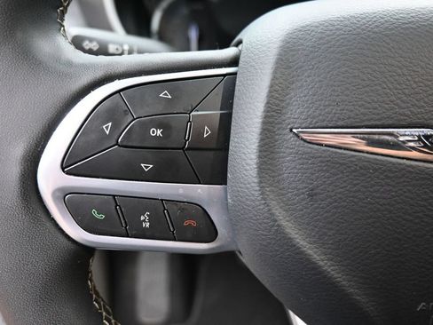 Used 2024 Chrysler Pacifica Limited FWD image 22