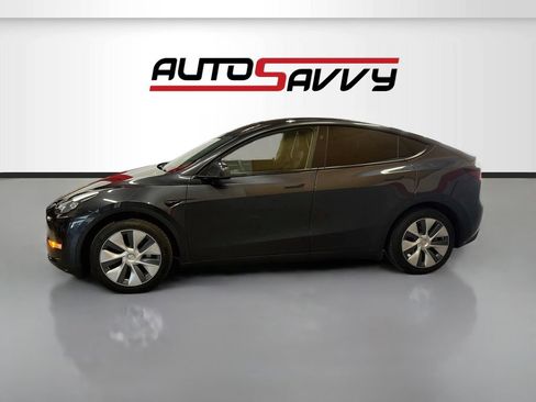 Used 2024 Tesla Model Y Long Range AWD/4WD image 4