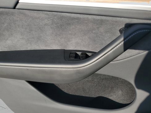 Used 2025 Tesla Model Y Long Range image 16