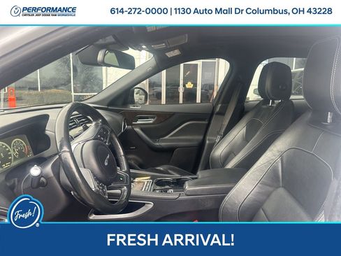 Used 2017 Jaguar F-PACE R-Sport image 16