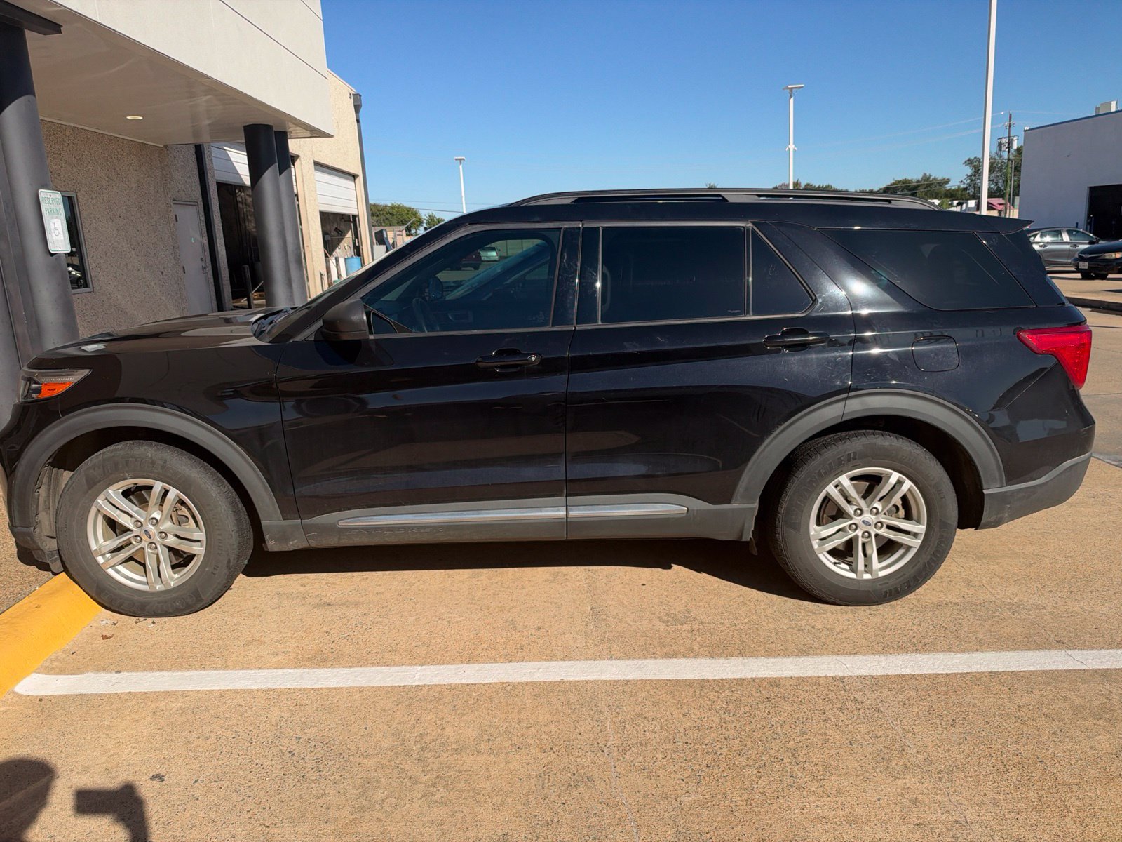 Used 2023 Ford Explorer XLT RWD image 4