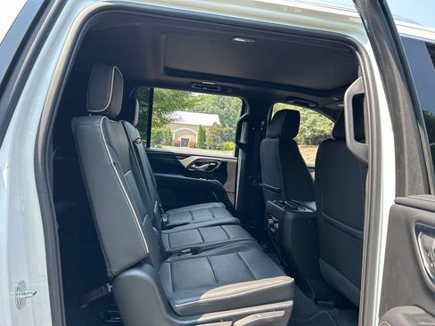 Used 2023 GMC Yukon XL SLT w/ SLT Premium Package RWD image 48