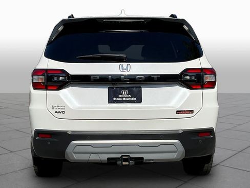 Used 2025 Honda Pilot TrailSport image 5
