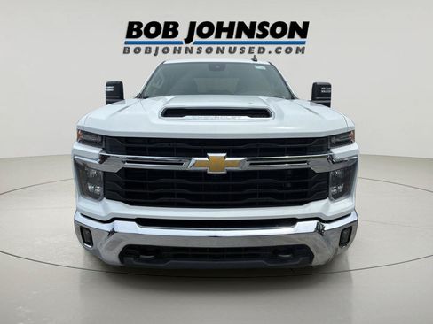 Used 2024 Chevrolet Silverado 2500 LT w/ True North Edition AWD/4WD image 9