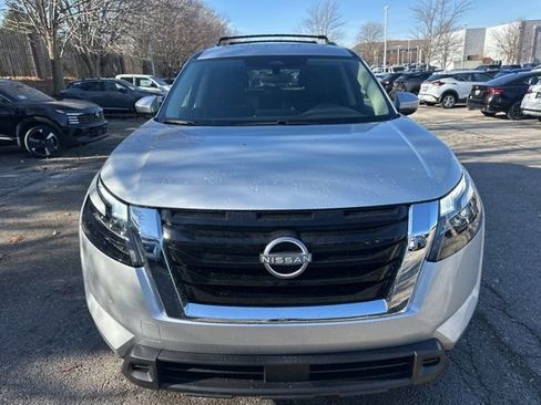New 2025 Nissan Pathfinder SV image 2