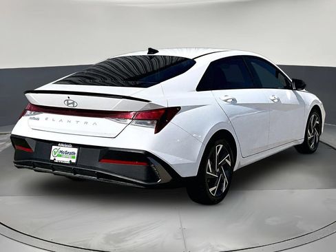 Used 2025 Hyundai Elantra Sport FWD image 7