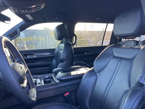 Used 2022 Jeep Wagoneer Series II RWD image 5