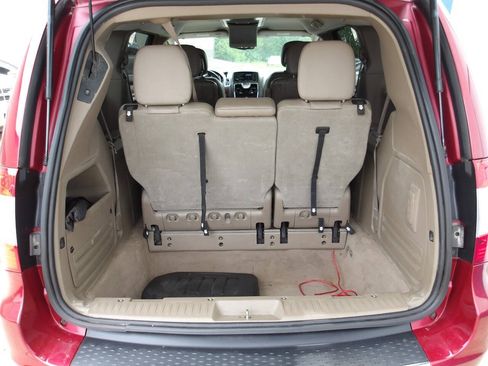 Used 2013 Chrysler Town & Country Touring-L w/ Driver Convenience Group FWD image 23