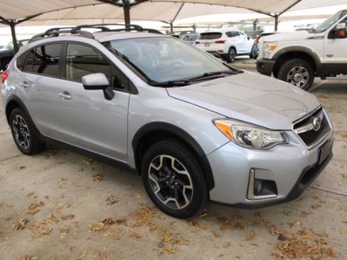Used 2017 Subaru Crosstrek 2.0i Premium image 1
