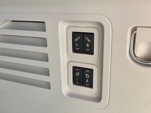 Used 2024 GMC Acadia Denali w/ Super Cruise Package image 13