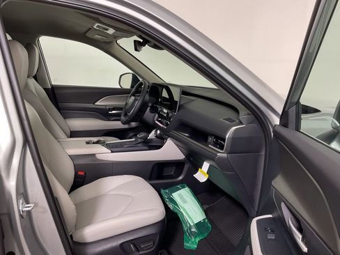 New 2026 Toyota Grand Highlander XLE image 24