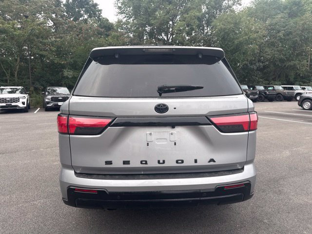 Used 2024 Toyota Sequoia Platinum AWD/4WD image 4