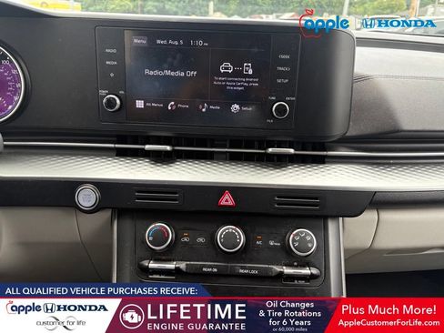Used 2023 Kia Carnival LX FWD image 8